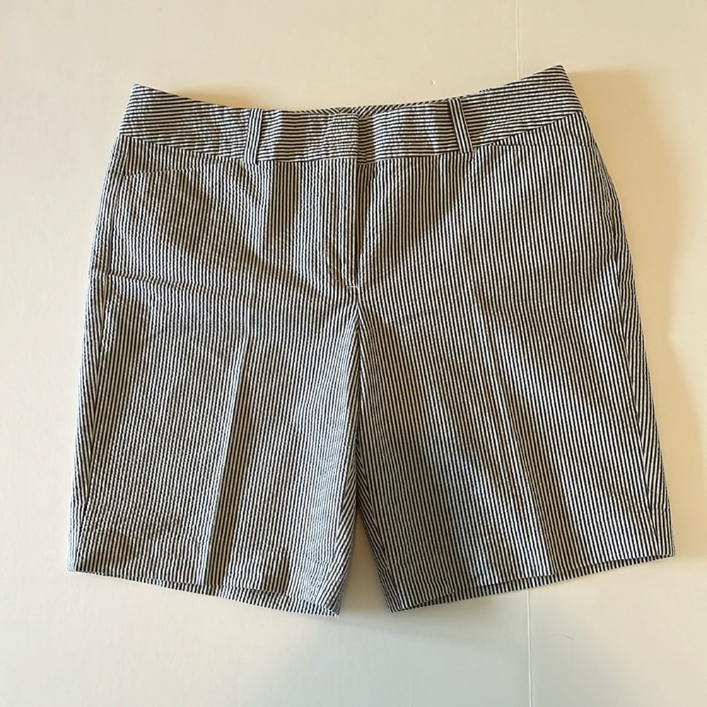 Ann Taylor 12 seersucker shorts